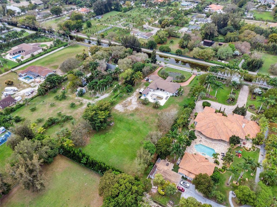 最近售出: $2,275,000 (6 贝兹, 4 浴室, 3852 平方英尺)