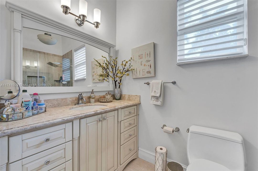 最近售出: $2,275,000 (6 贝兹, 4 浴室, 3852 平方英尺)