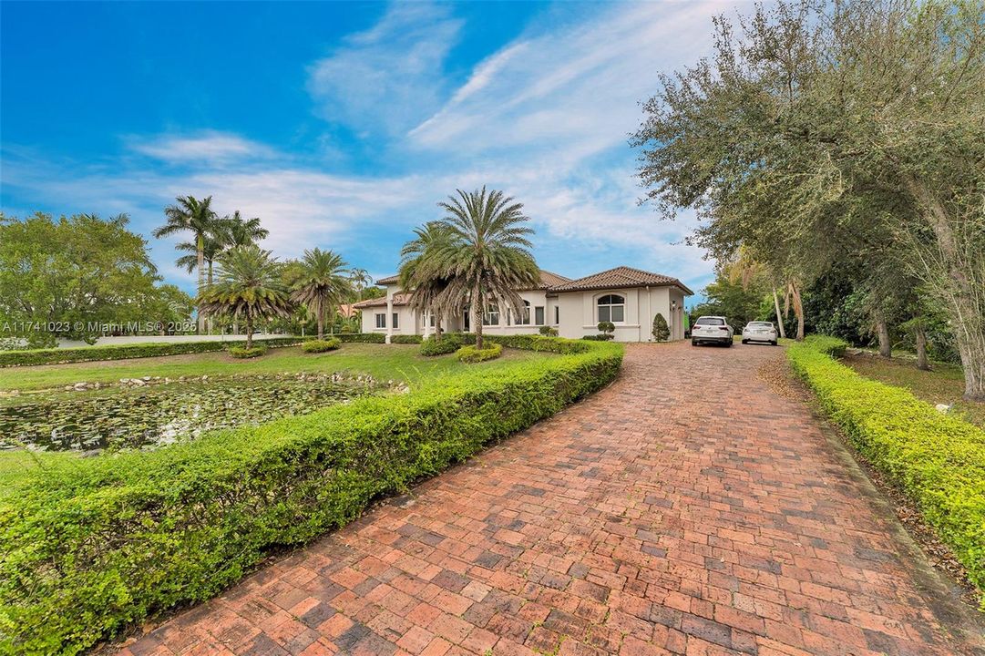 最近售出: $2,275,000 (6 贝兹, 4 浴室, 3852 平方英尺)