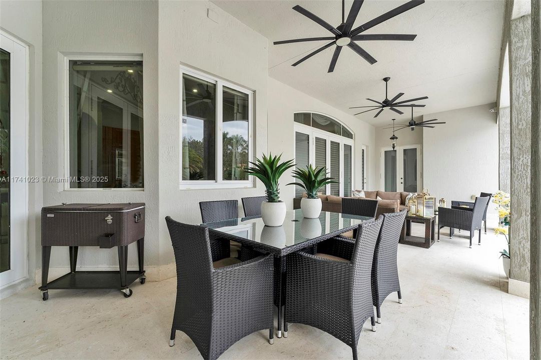 最近售出: $2,275,000 (6 贝兹, 4 浴室, 3852 平方英尺)