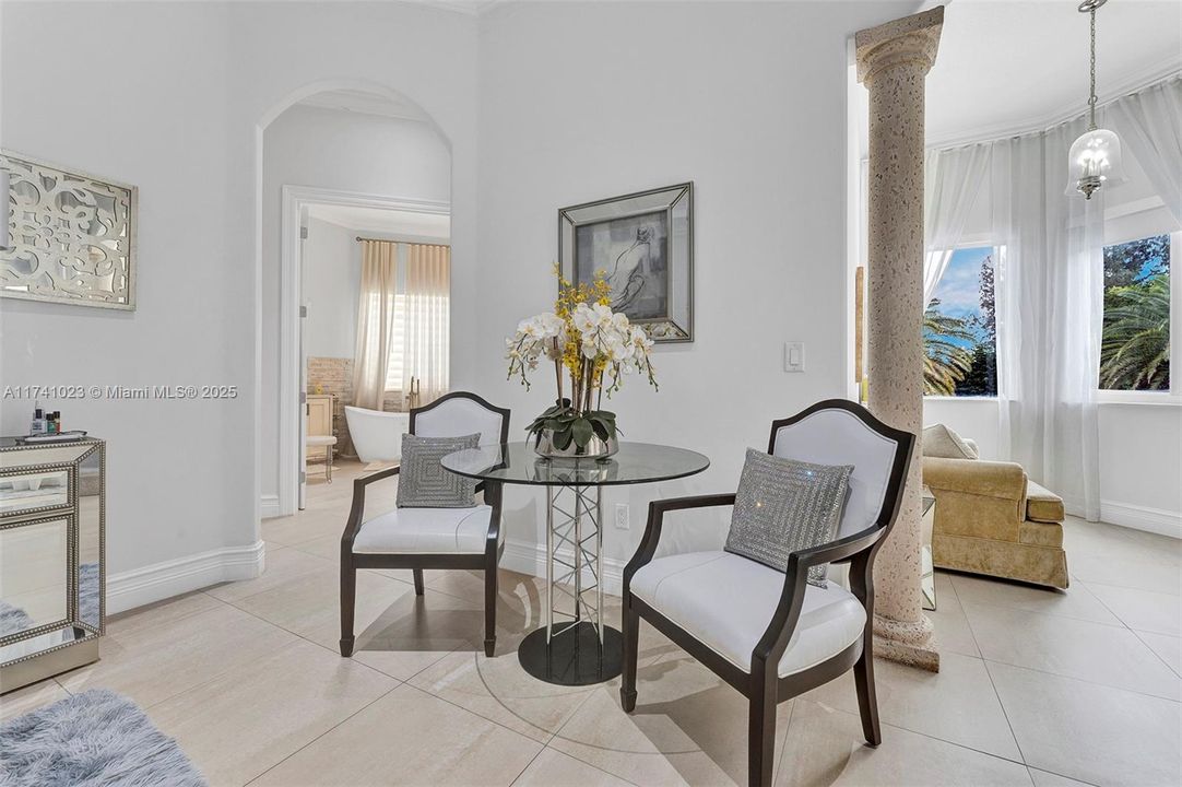 最近售出: $2,275,000 (6 贝兹, 4 浴室, 3852 平方英尺)