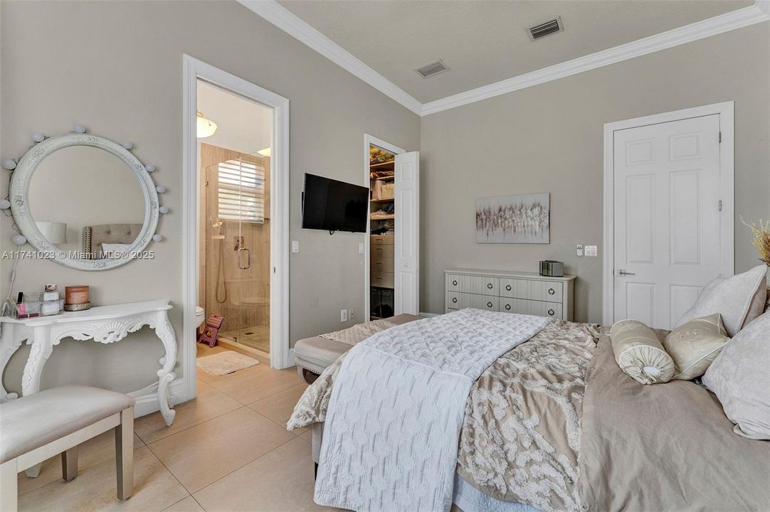 最近售出: $2,275,000 (6 贝兹, 4 浴室, 3852 平方英尺)