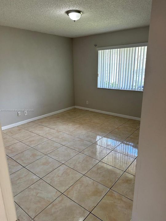 Vendido Recientemente: $265,000 (3 camas, 2 baños, 1312 Pies cuadrados)