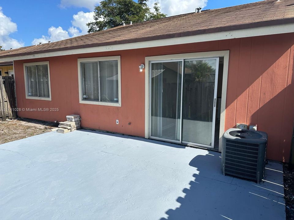 Vendido Recientemente: $265,000 (3 camas, 2 baños, 1312 Pies cuadrados)