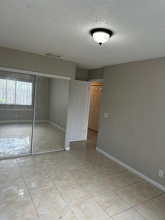 Vendido Recientemente: $265,000 (3 camas, 2 baños, 1312 Pies cuadrados)