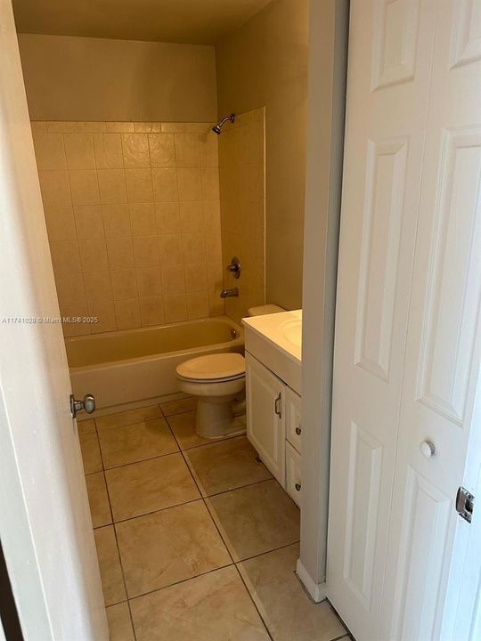 Vendido Recientemente: $265,000 (3 camas, 2 baños, 1312 Pies cuadrados)