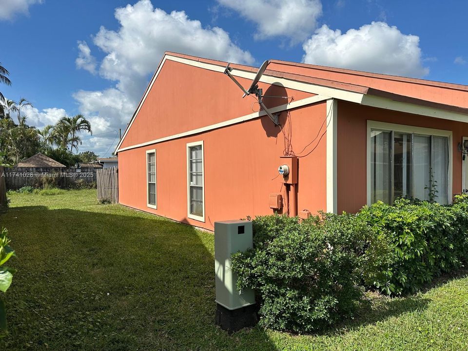Vendido Recientemente: $265,000 (3 camas, 2 baños, 1312 Pies cuadrados)