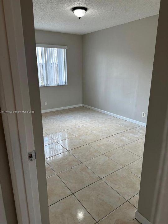 Vendido Recientemente: $265,000 (3 camas, 2 baños, 1312 Pies cuadrados)