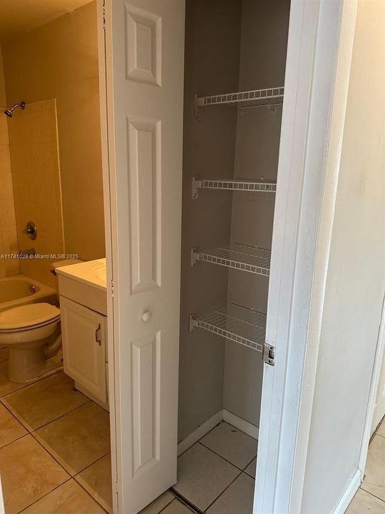 Vendido Recientemente: $265,000 (3 camas, 2 baños, 1312 Pies cuadrados)