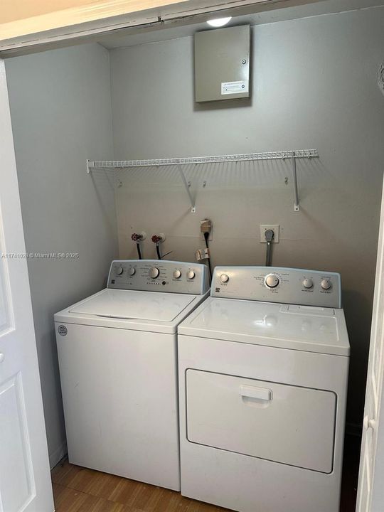 Vendido Recientemente: $265,000 (3 camas, 2 baños, 1312 Pies cuadrados)