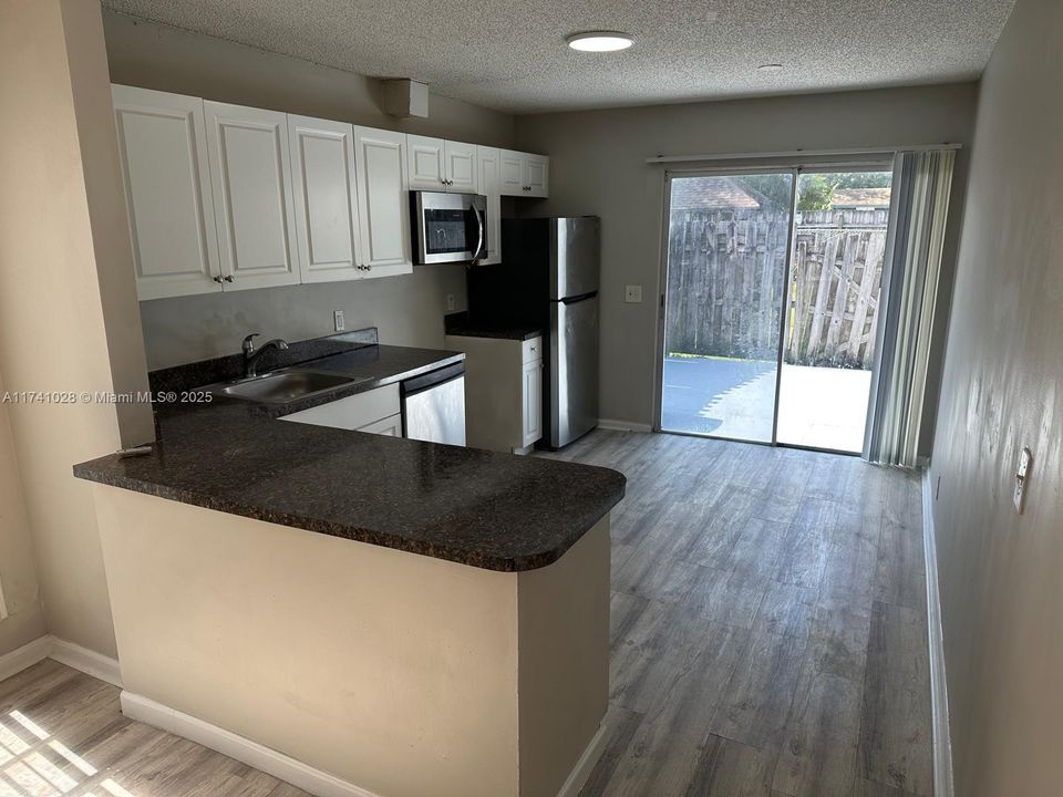 Vendido Recientemente: $265,000 (3 camas, 2 baños, 1312 Pies cuadrados)