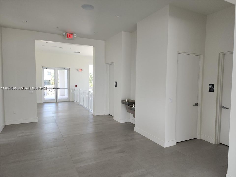 En Venta: $295,000 (0.04 acres)