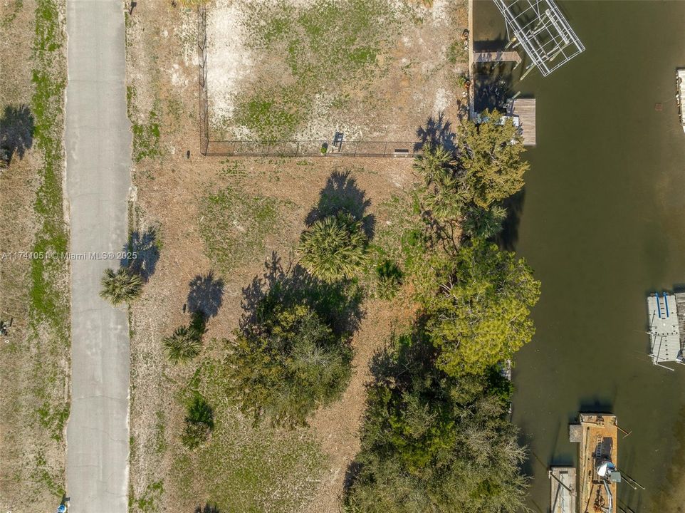 Vendido Recientemente: $109,999 (0.11 acres)