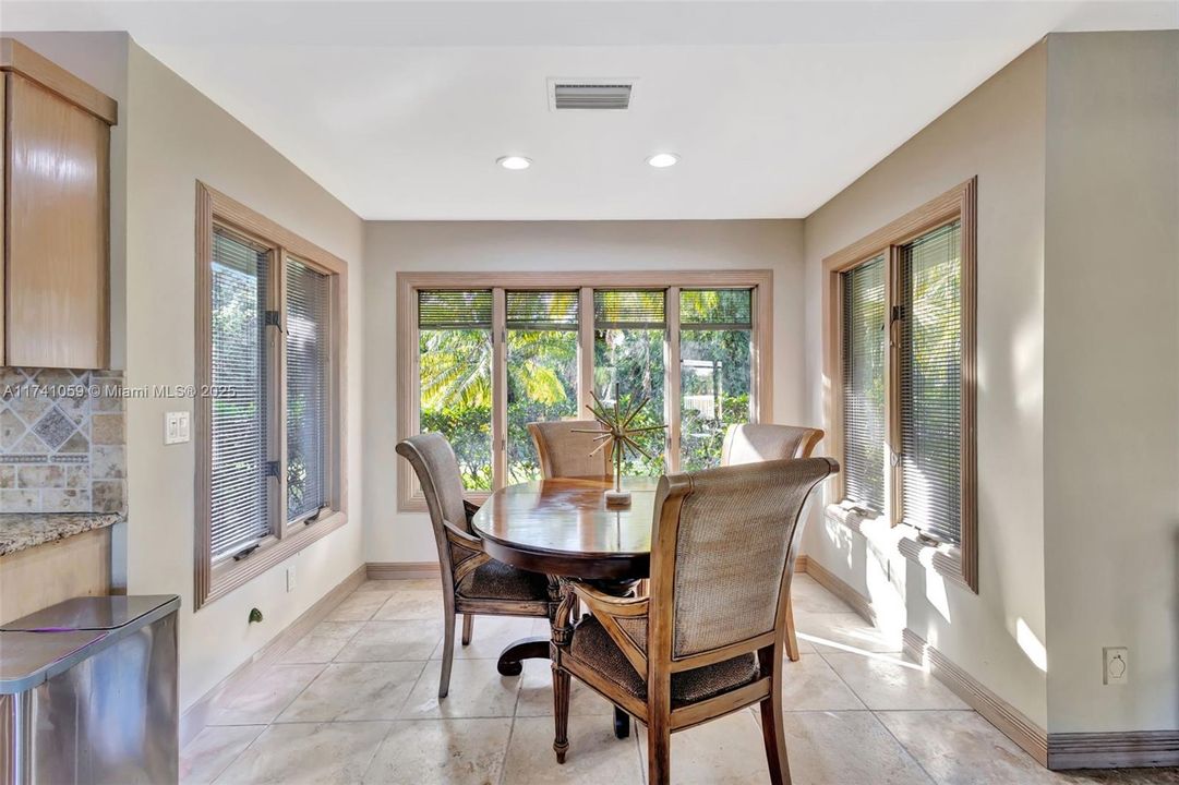 待售: $899,000 (3 贝兹, 3 浴室, 3397 平方英尺)