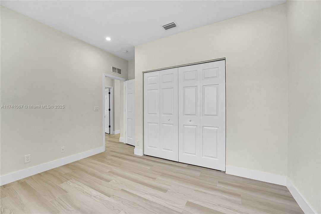 Vendido Recientemente: $720,000 (5 camas, 3 baños, 3119 Pies cuadrados)