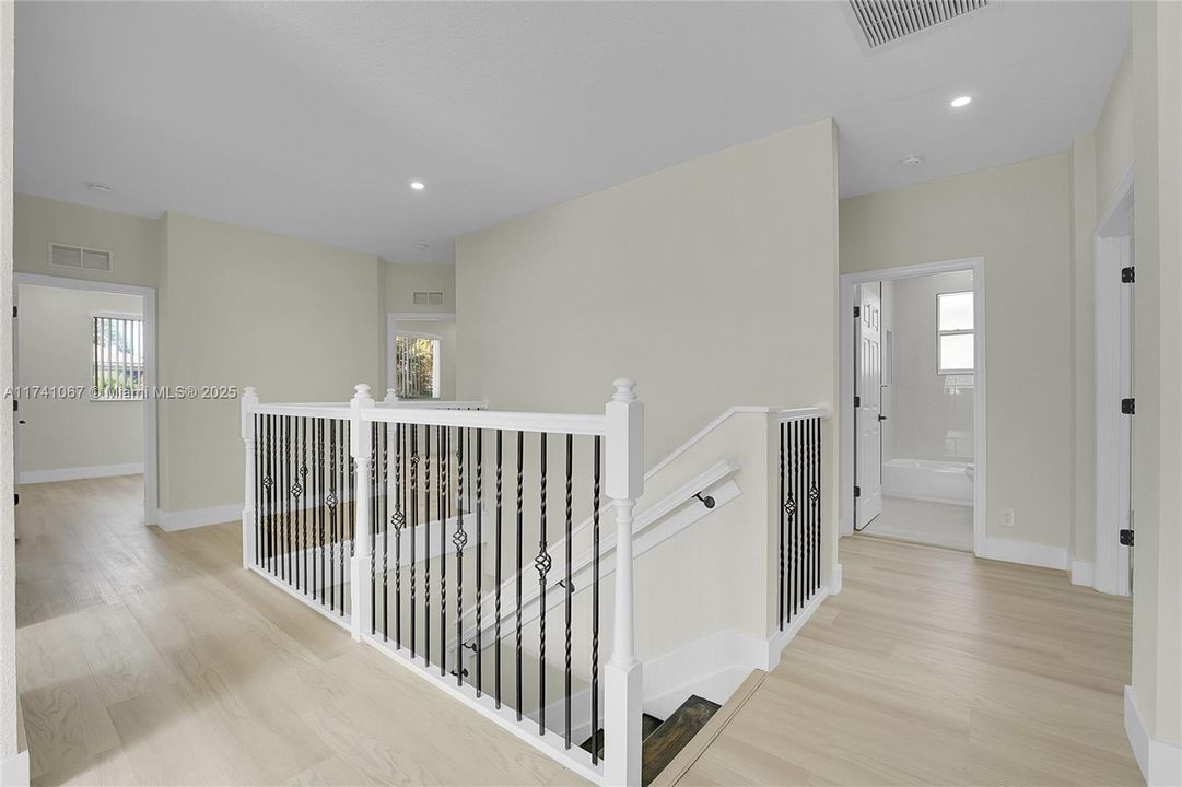 Vendido Recientemente: $720,000 (5 camas, 3 baños, 3119 Pies cuadrados)