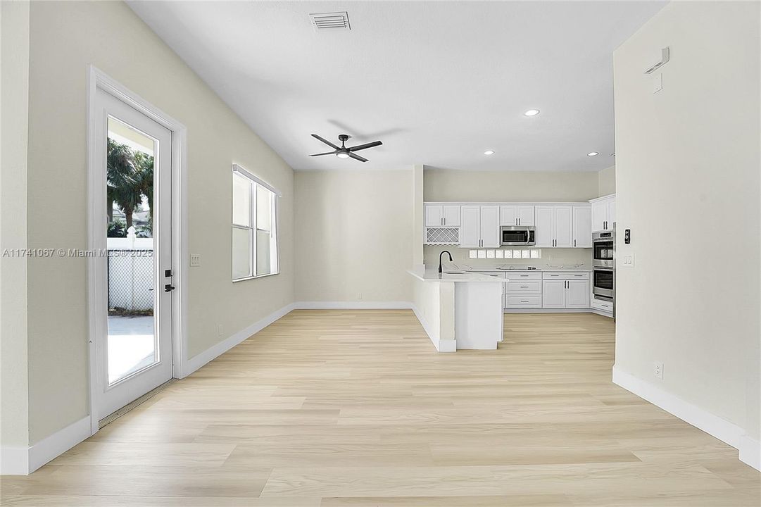Vendido Recientemente: $720,000 (5 camas, 3 baños, 3119 Pies cuadrados)