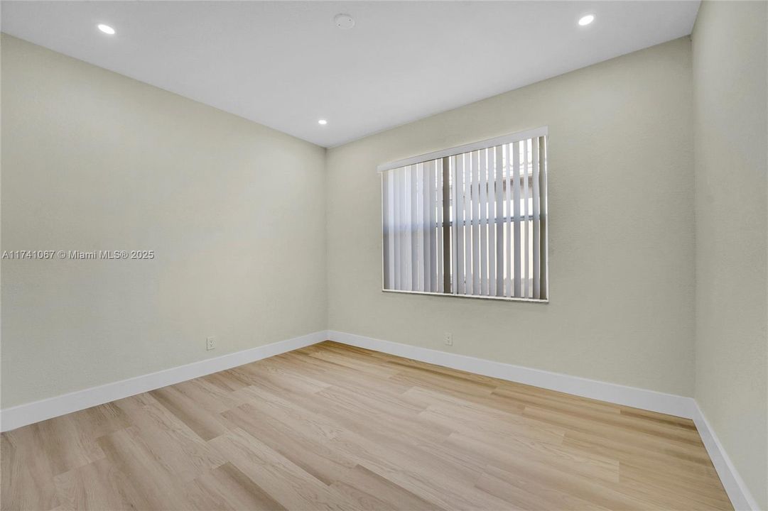 Vendido Recientemente: $720,000 (5 camas, 3 baños, 3119 Pies cuadrados)