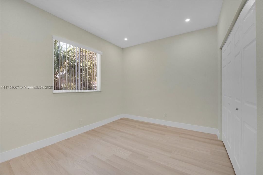 Vendido Recientemente: $720,000 (5 camas, 3 baños, 3119 Pies cuadrados)