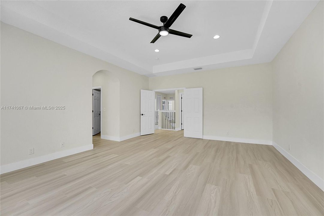 Vendido Recientemente: $720,000 (5 camas, 3 baños, 3119 Pies cuadrados)