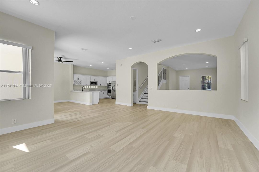 Vendido Recientemente: $720,000 (5 camas, 3 baños, 3119 Pies cuadrados)