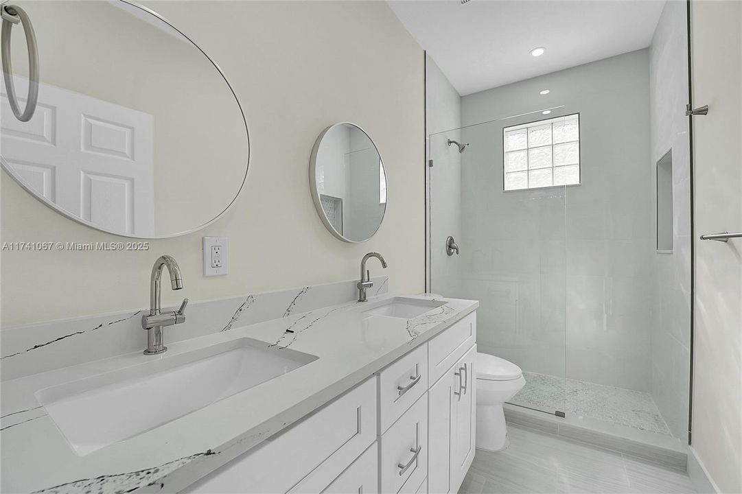 Vendido Recientemente: $720,000 (5 camas, 3 baños, 3119 Pies cuadrados)