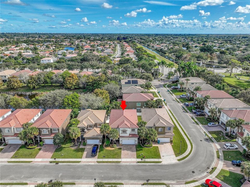 Vendido Recientemente: $720,000 (5 camas, 3 baños, 3119 Pies cuadrados)