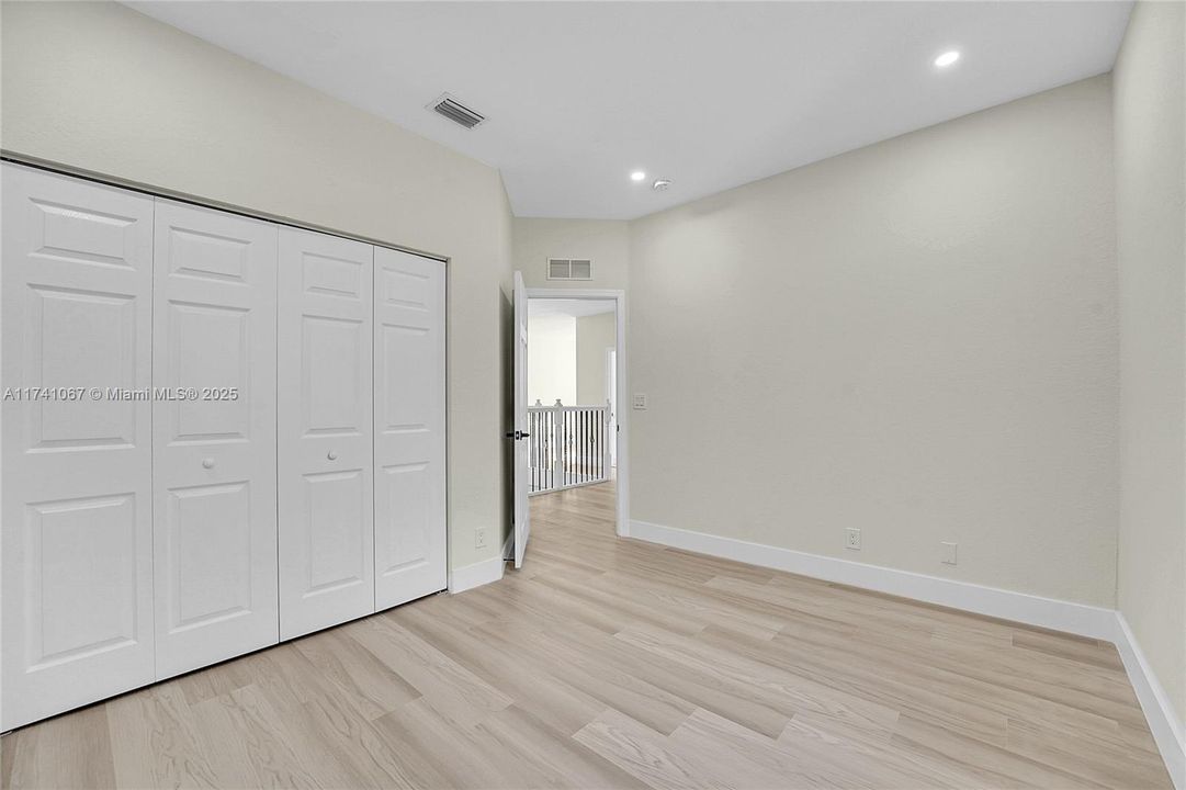 Vendido Recientemente: $720,000 (5 camas, 3 baños, 3119 Pies cuadrados)