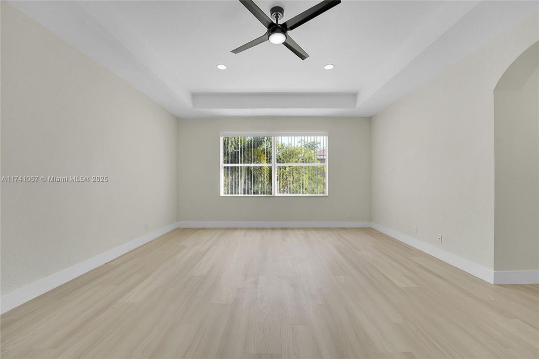 Vendido Recientemente: $720,000 (5 camas, 3 baños, 3119 Pies cuadrados)