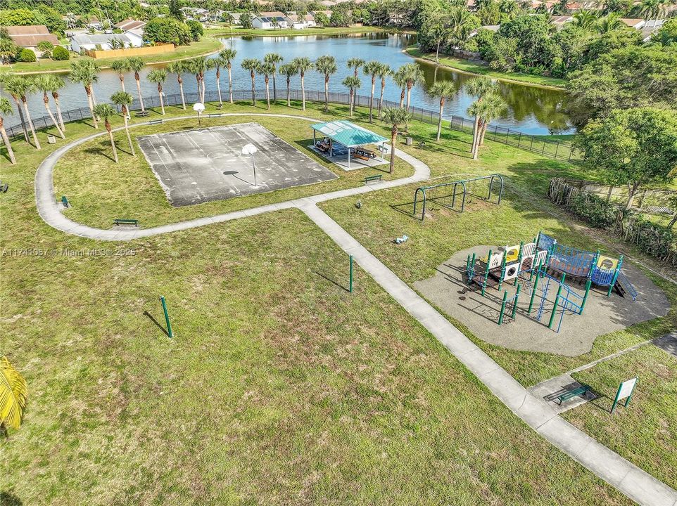 Vendido Recientemente: $720,000 (5 camas, 3 baños, 3119 Pies cuadrados)