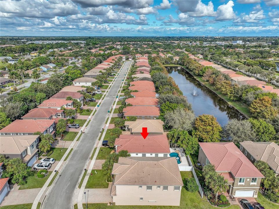 Vendido Recientemente: $720,000 (5 camas, 3 baños, 3119 Pies cuadrados)