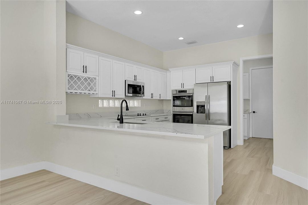 Vendido Recientemente: $720,000 (5 camas, 3 baños, 3119 Pies cuadrados)
