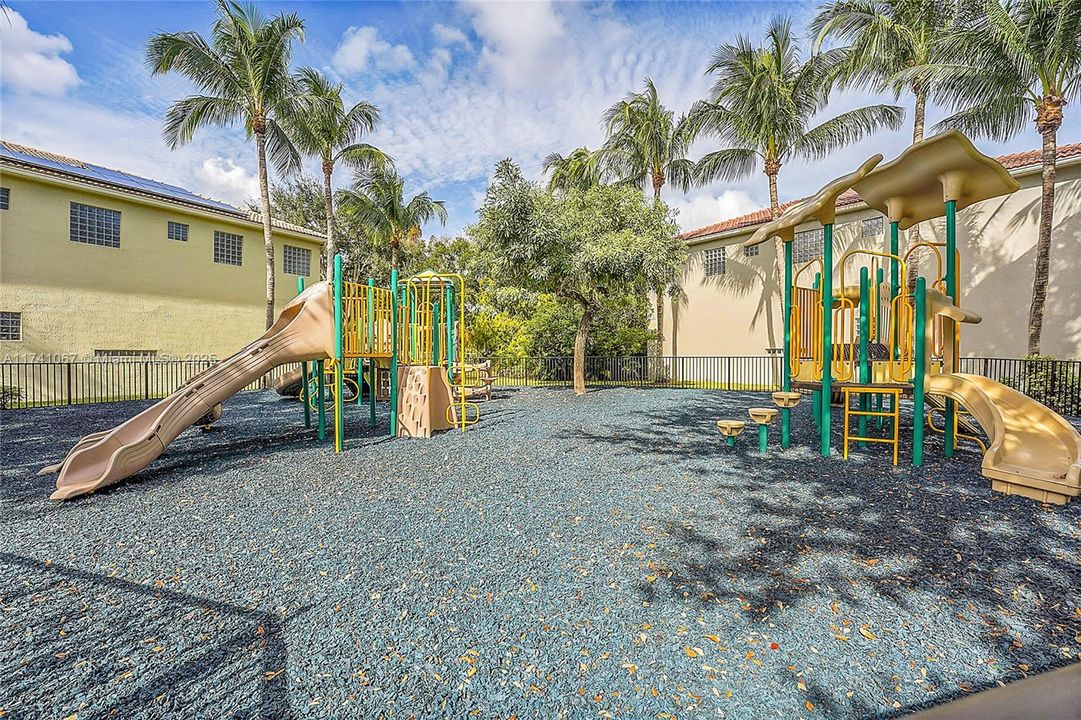 Vendido Recientemente: $720,000 (5 camas, 3 baños, 3119 Pies cuadrados)