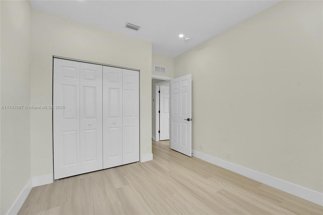 Vendido Recientemente: $720,000 (5 camas, 3 baños, 3119 Pies cuadrados)