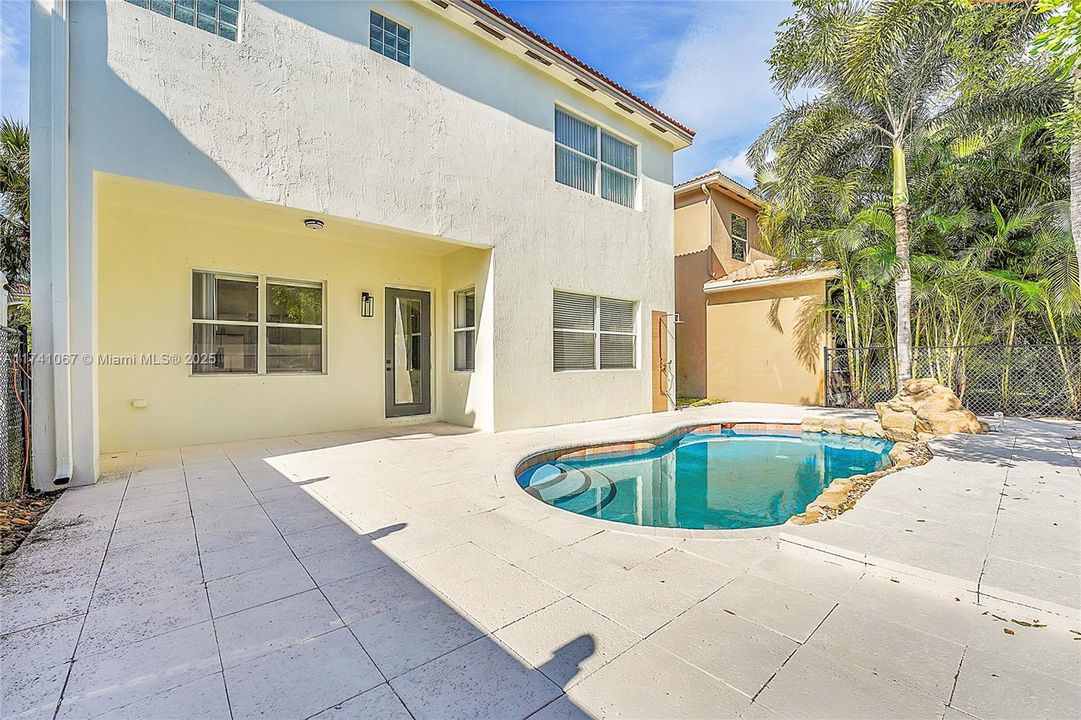 Vendido Recientemente: $720,000 (5 camas, 3 baños, 3119 Pies cuadrados)
