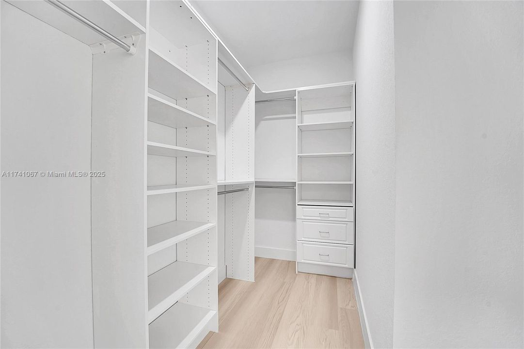 Vendido Recientemente: $720,000 (5 camas, 3 baños, 3119 Pies cuadrados)