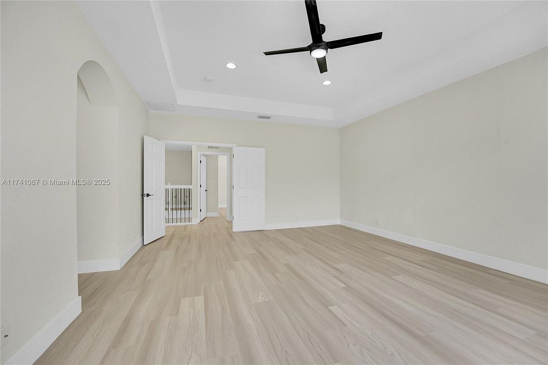 Vendido Recientemente: $720,000 (5 camas, 3 baños, 3119 Pies cuadrados)
