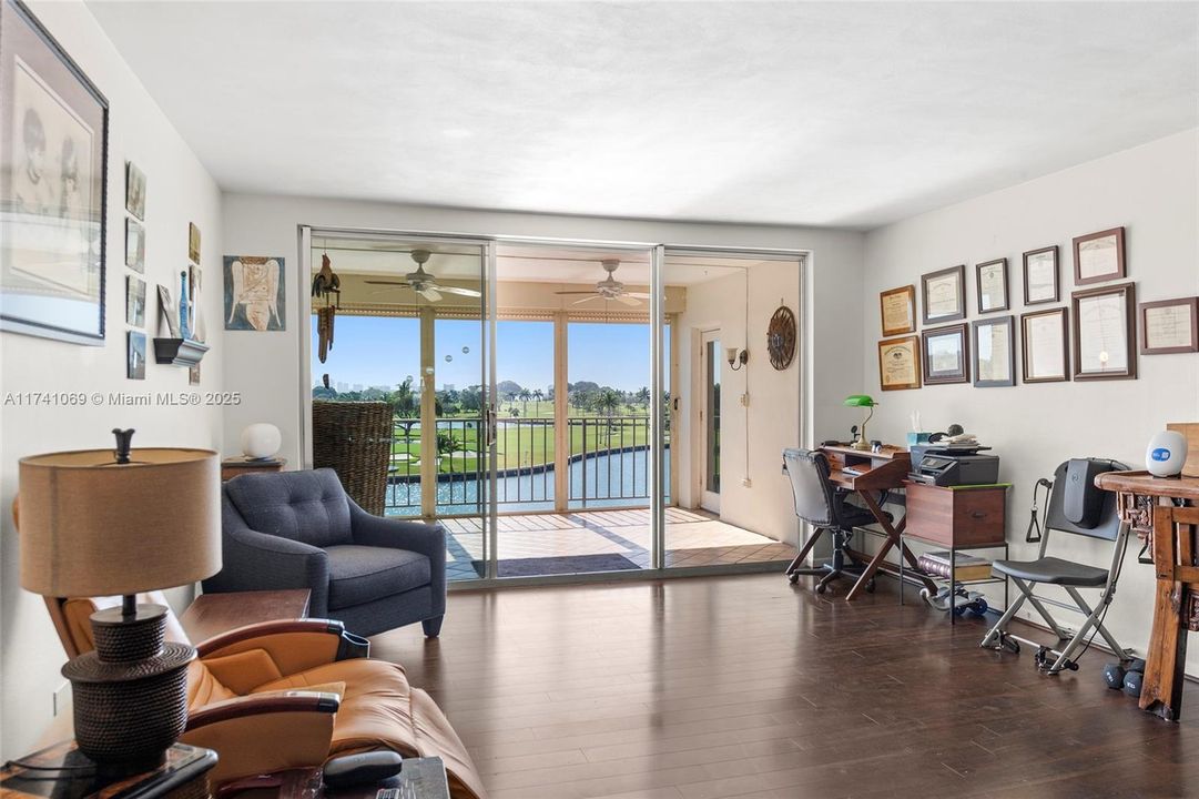 Vendido Recientemente: $499,000 (1 camas, 2 baños, 1591 Pies cuadrados)