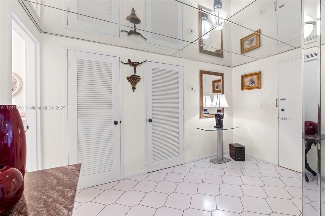 Vendido Recientemente: $499,000 (1 camas, 2 baños, 1591 Pies cuadrados)