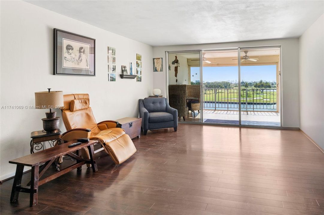 Vendido Recientemente: $499,000 (1 camas, 2 baños, 1591 Pies cuadrados)