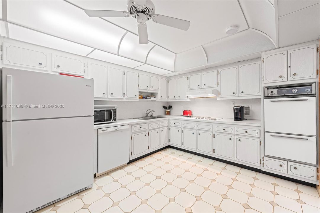 Oversized eat in kitchen