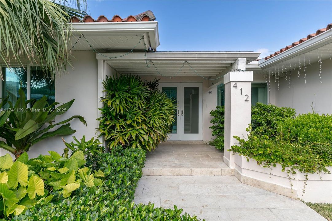 Recently Sold: $3,199,000 (4 beds, 3 baths, 2264 Square Feet)