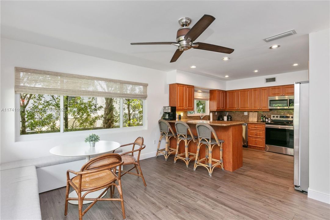 Recently Sold: $3,199,000 (4 beds, 3 baths, 2264 Square Feet)