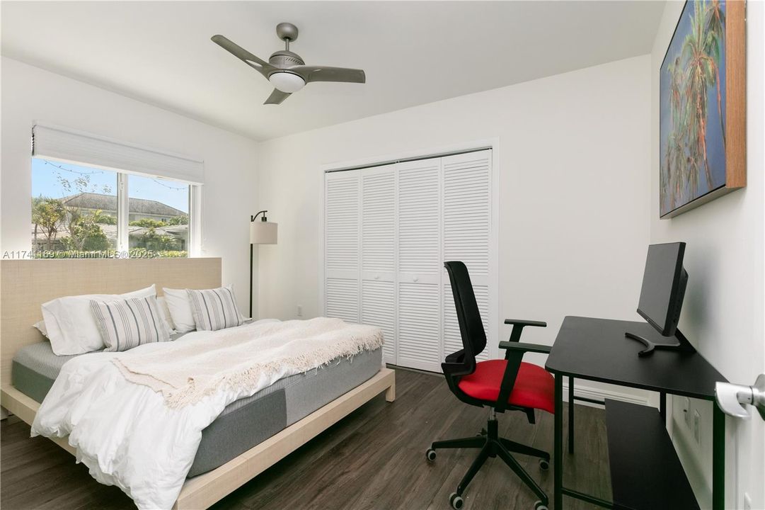 Recently Sold: $3,199,000 (4 beds, 3 baths, 2264 Square Feet)