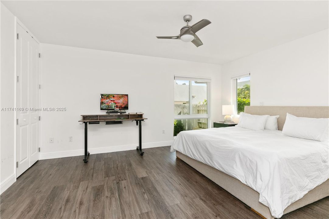 Recently Sold: $3,199,000 (4 beds, 3 baths, 2264 Square Feet)