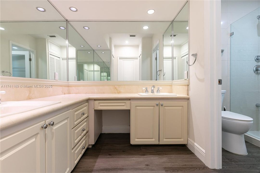 Recently Sold: $3,199,000 (4 beds, 3 baths, 2264 Square Feet)