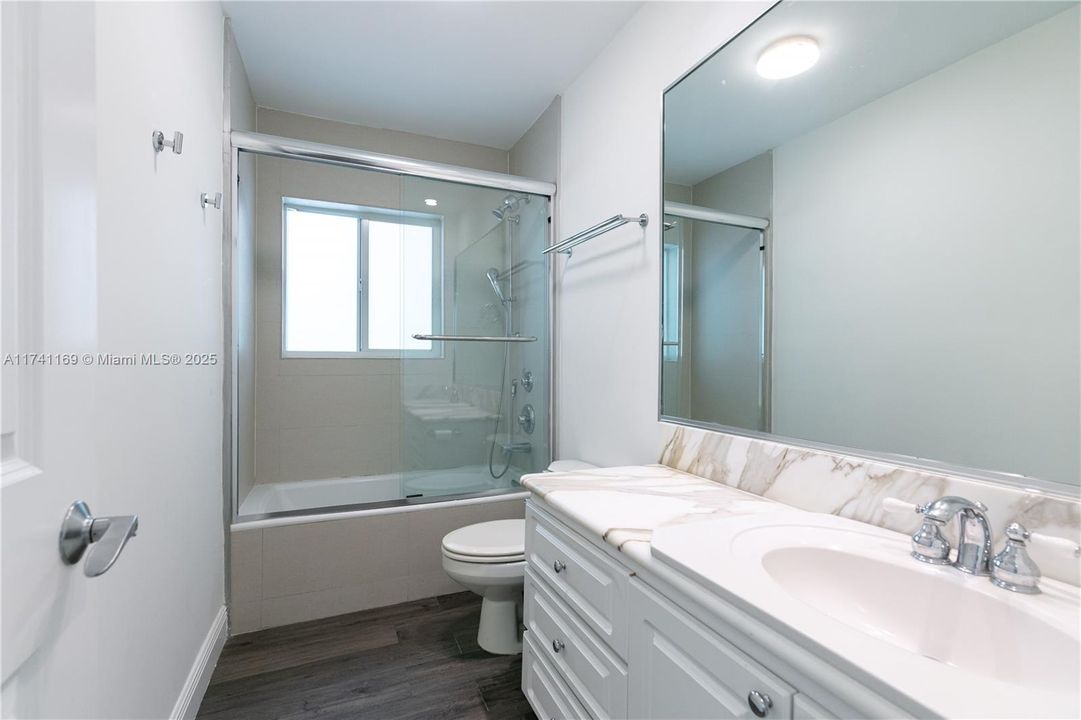 Recently Sold: $3,199,000 (4 beds, 3 baths, 2264 Square Feet)