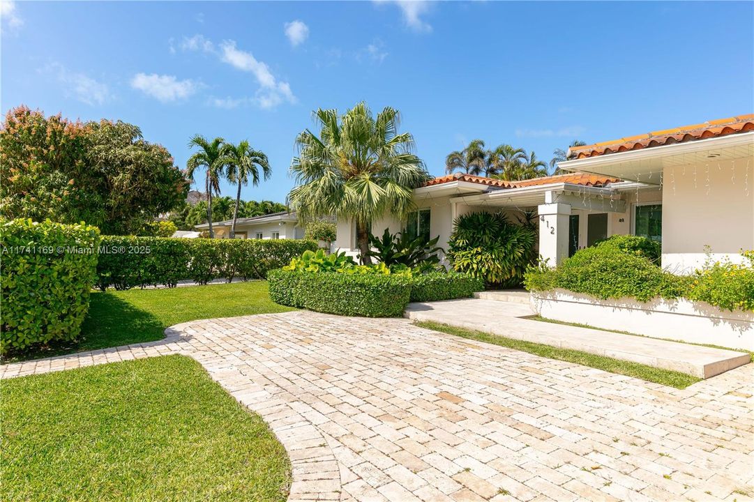 Recently Sold: $3,199,000 (4 beds, 3 baths, 2264 Square Feet)