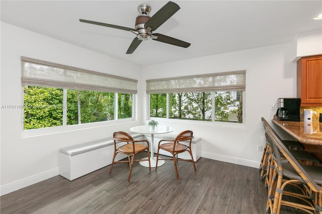 Recently Sold: $3,199,000 (4 beds, 3 baths, 2264 Square Feet)