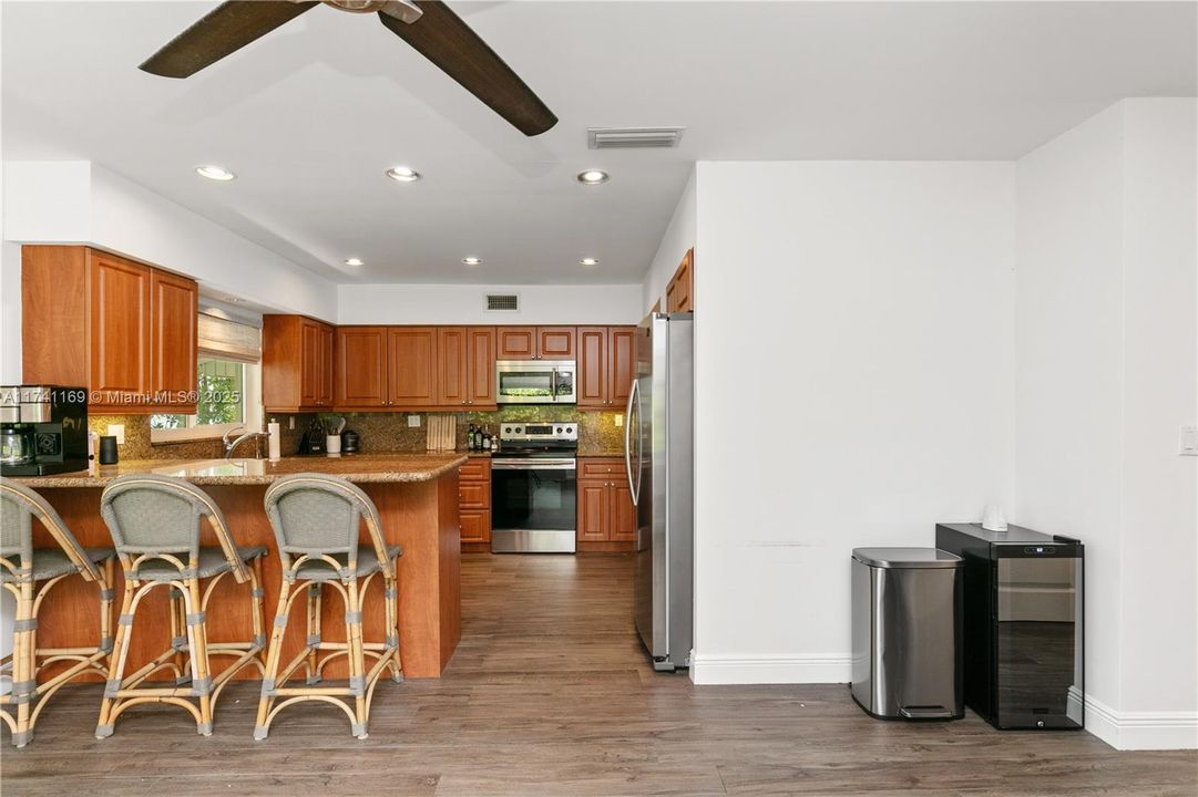 Recently Sold: $3,199,000 (4 beds, 3 baths, 2264 Square Feet)